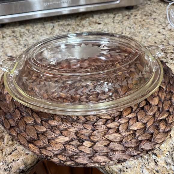 Vintage PYREX Casserole Dish - Picture 1 of 10